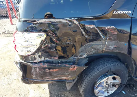 2002 Toyota Sequoia Limited V8 z USA, uszkodzony, nr VIN 5TDBT48A42S129220